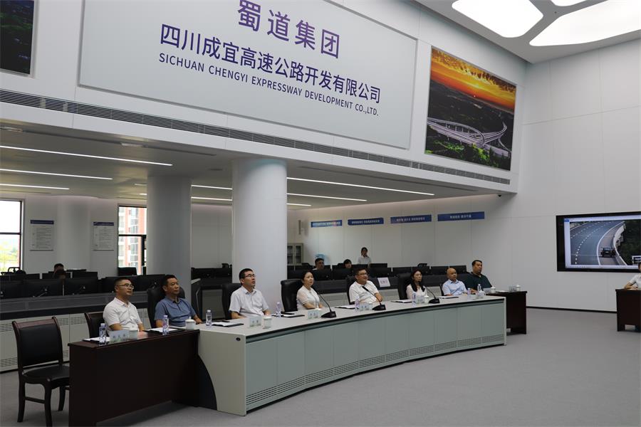 省紀委監委駐蜀道集團紀檢監察組組長、蜀道集團黨委委員、紀委書記張毅一行調研成宜智慧高速.JPG