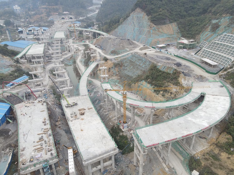 川黔公司古金高速觀文互通現(xiàn)澆梁全部澆筑完成3.jpg