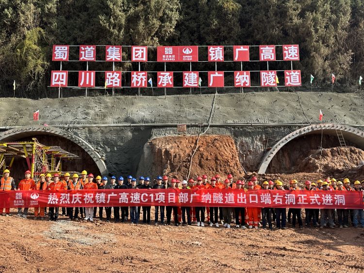 現(xiàn)場合照.jpg